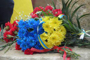В городе Сумы торжественно открыли памятник всем погибшим за Украину