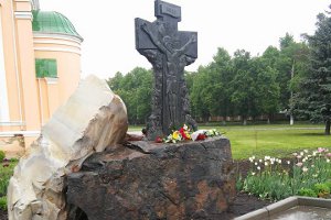 В память об артиллеристах в Сумах установлен Поклонный крест