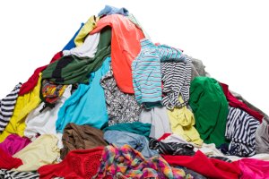 Где в Сумах можно с пользой избавиться от старой одежды?