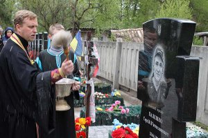 В Сумах освящены новые надгробия погибших бойцов АТО