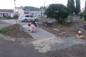 В Сумах ремонтируют посадочные площадки и тротуары