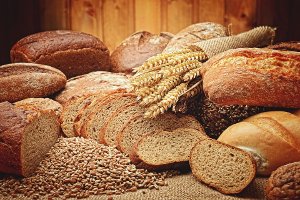 В Сумах одиноким гражданам бесплатно раздают хлеб