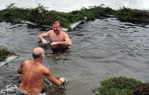 Янукович не будет купаться в проруби