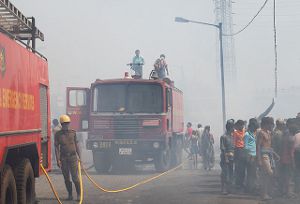В Индии в огне сгорели 15 работников завода