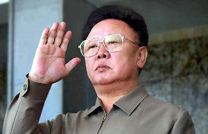 Ким Чен Ир признан героем КНДР