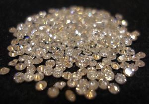  В России женщина нашла в лифте бриллианты