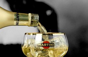  Martini ищет специалиста по поцелуям